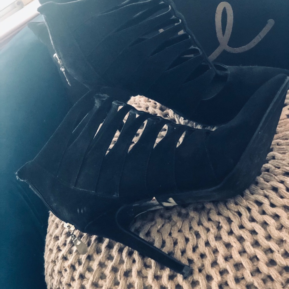 Guess Heels - Picture 4 of 6